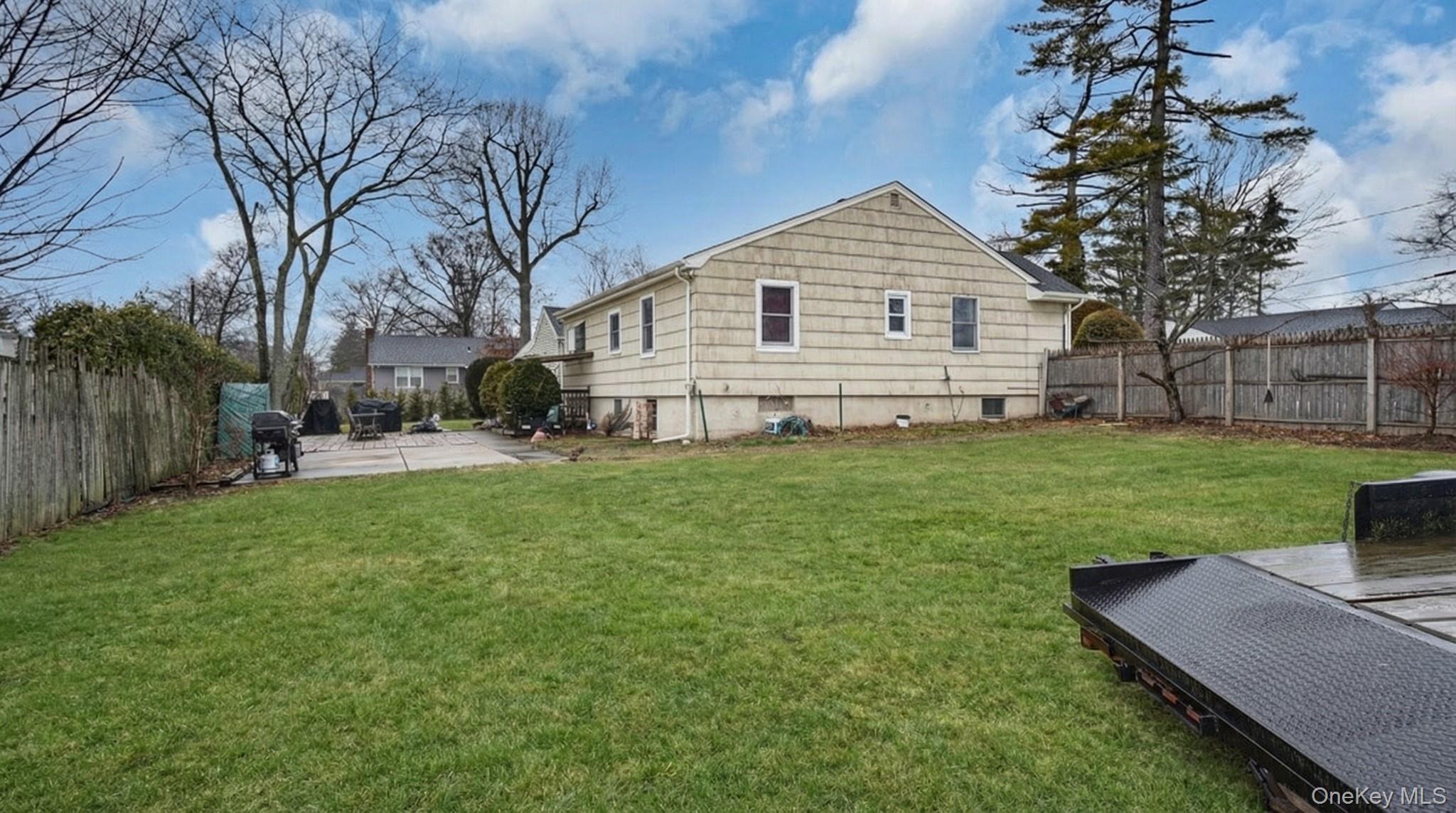 4 Roosevelt Street, Brentwood, NY 11717