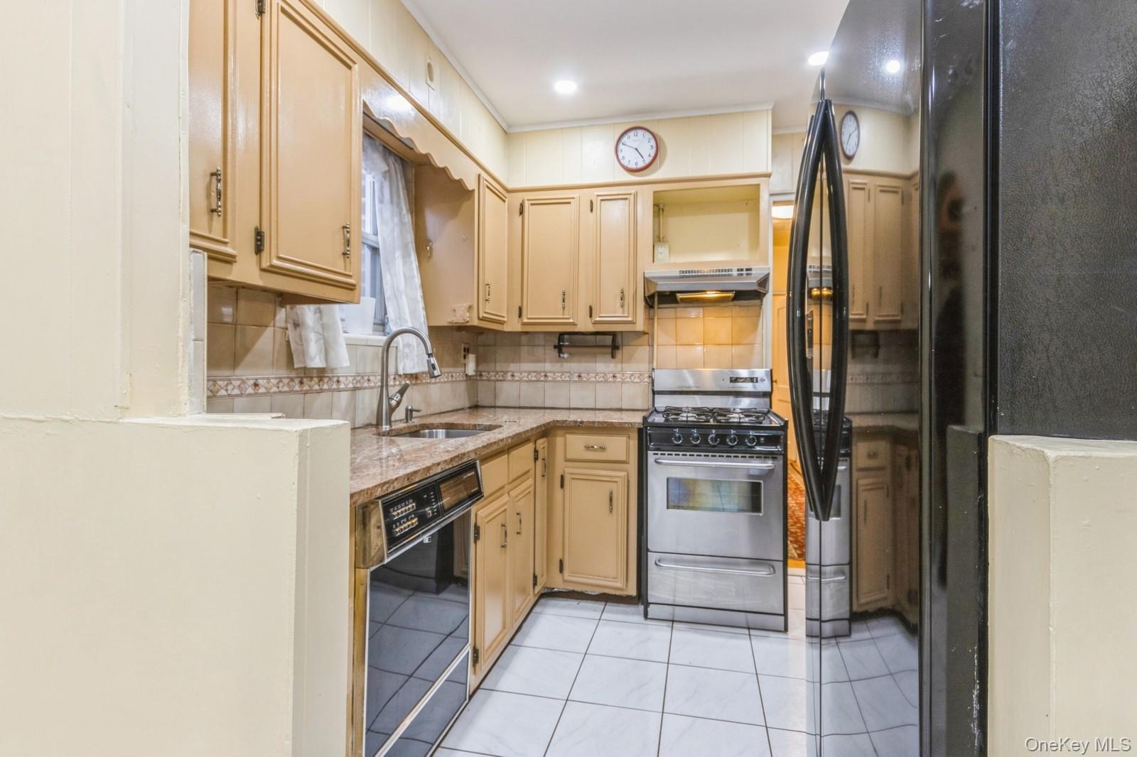 4121 Grace Avenue, Bronx, NY 10466