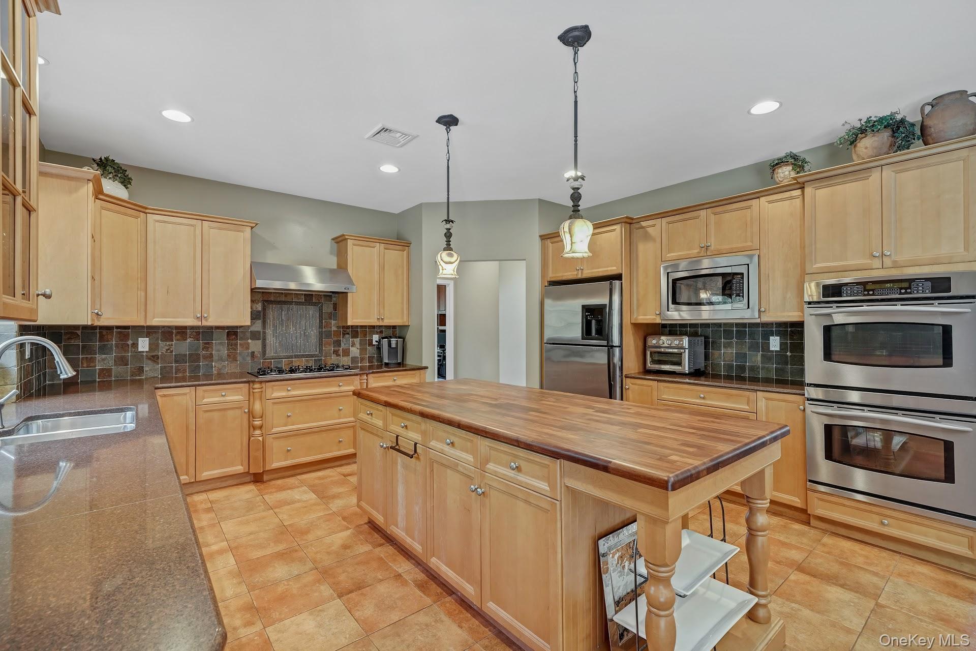 24 Charnwood Drive, Suffern, NY 10901