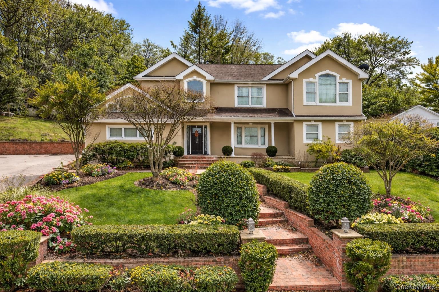 4 2nd Street, Woodbury, NY 11797