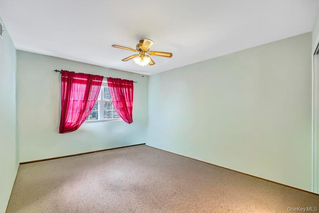 13 Mallard Path, Coram, NY 11727