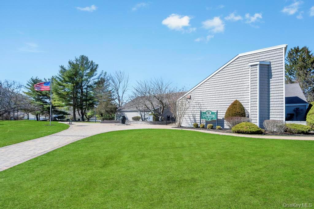 13 Mallard Path, Coram, NY 11727