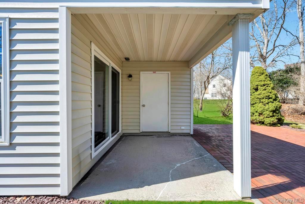 13 Mallard Path, Coram, NY 11727