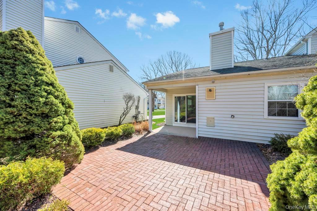 13 Mallard Path, Coram, NY 11727