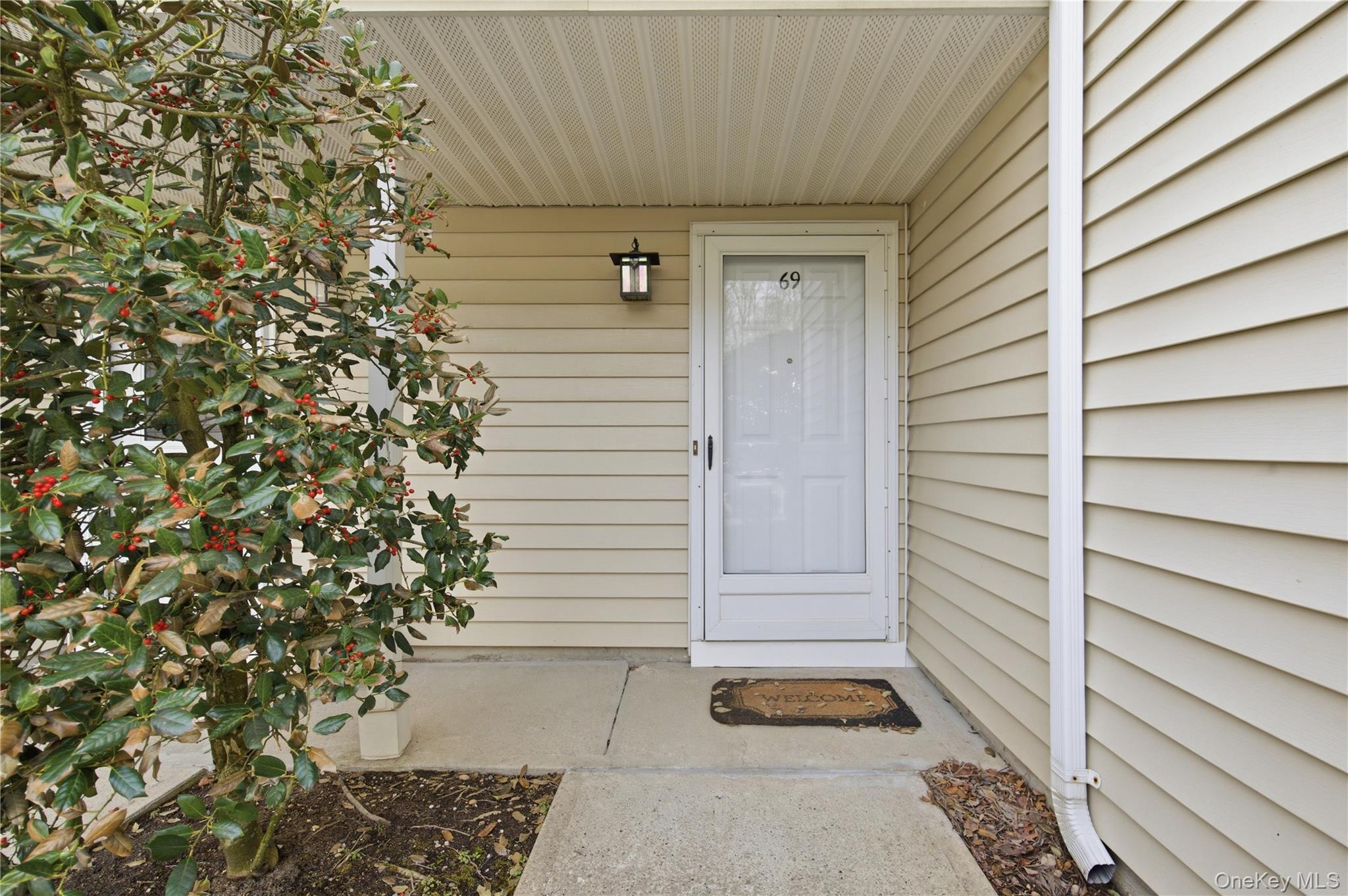 69 Thomas Lane, East Setauket, NY 11733