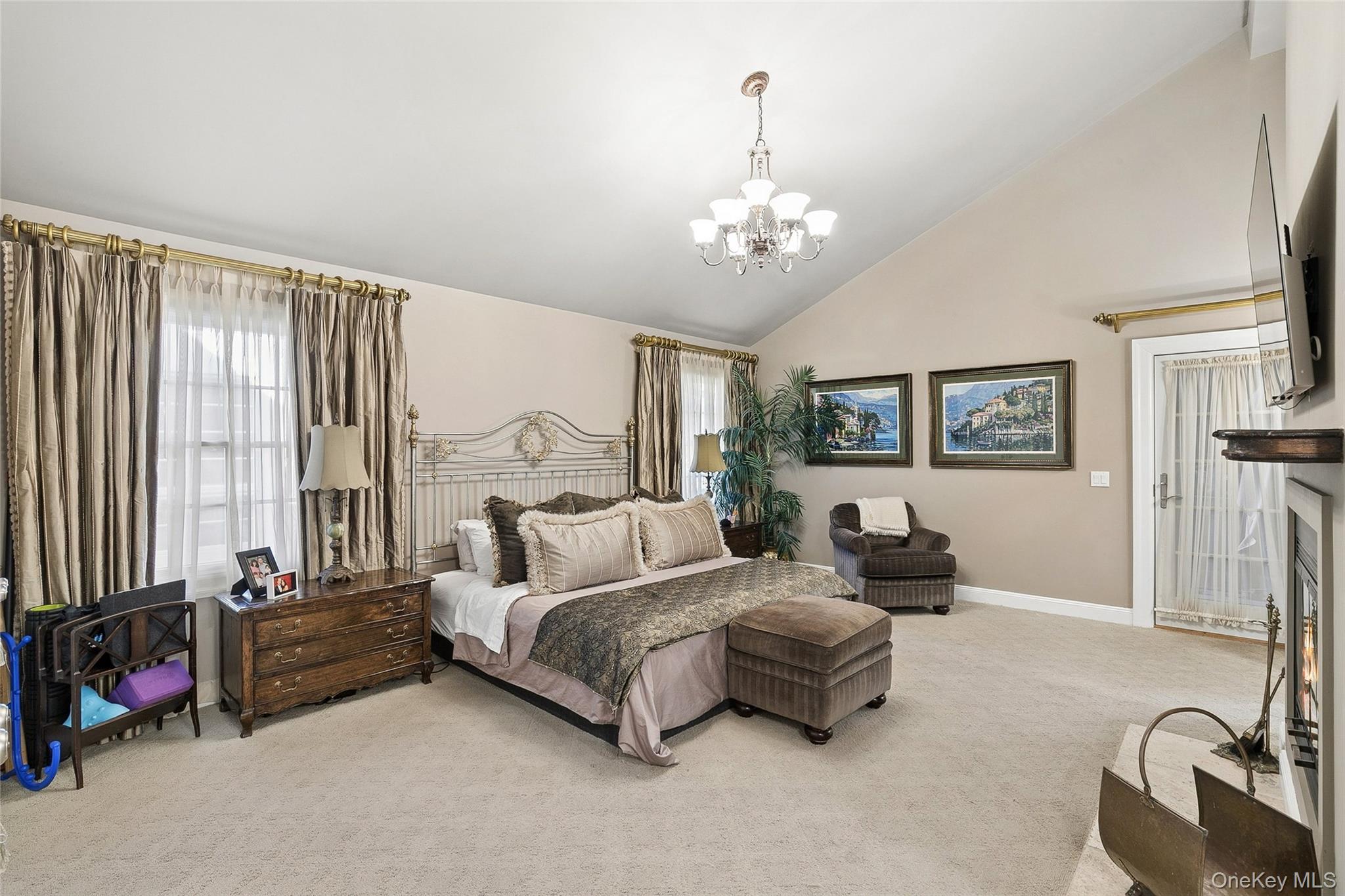 39 Cherry Lane, Syosset, NY 11791