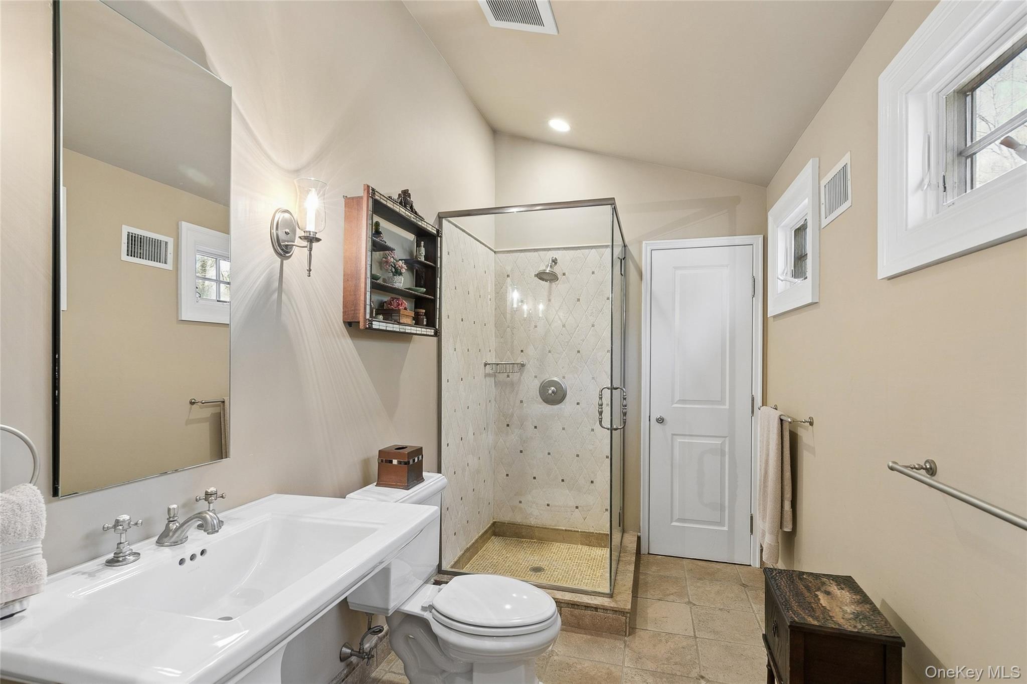 39 Cherry Lane, Syosset, NY 11791