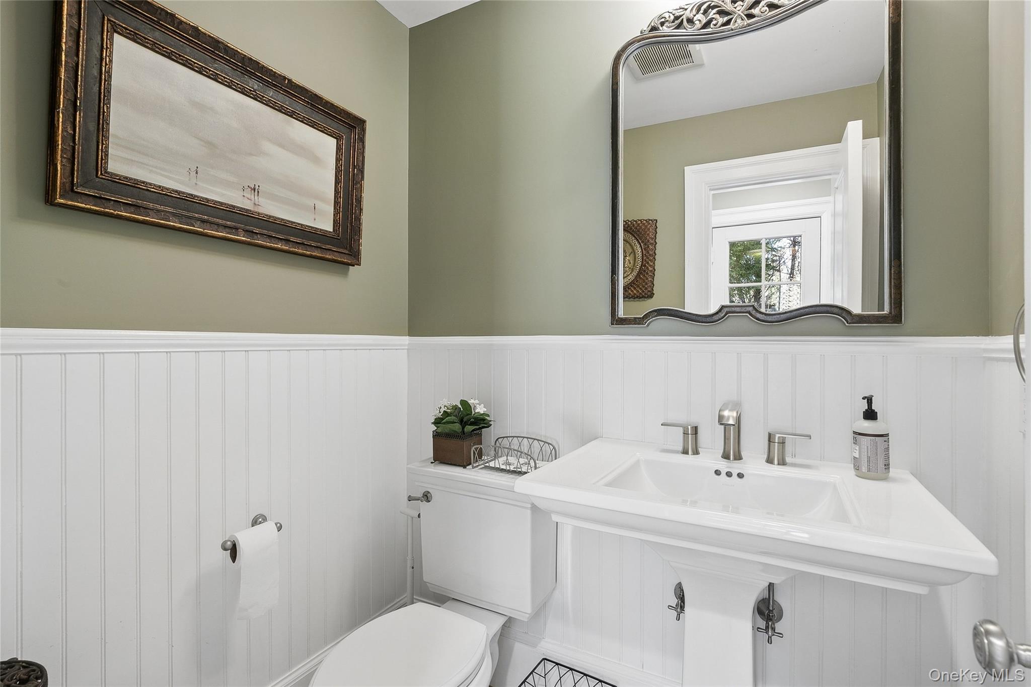 39 Cherry Lane, Syosset, NY 11791