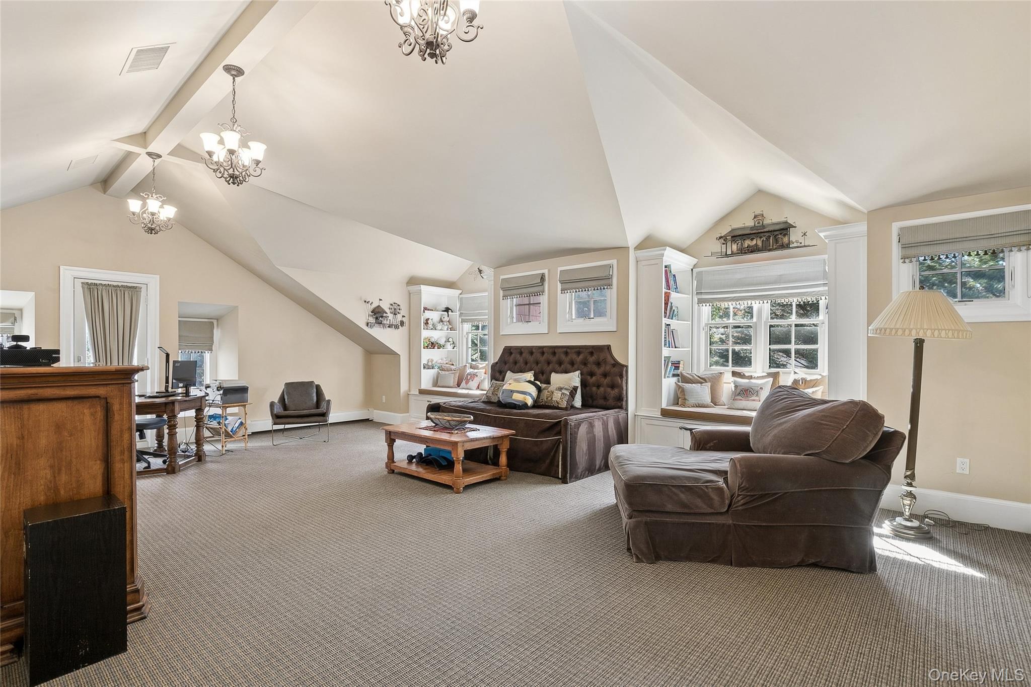 39 Cherry Lane, Syosset, NY 11791