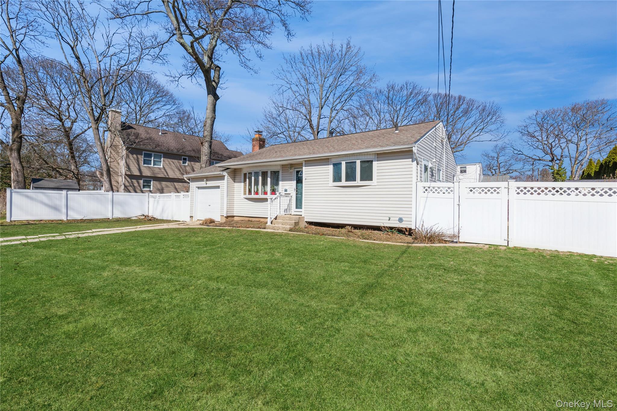 3 Grand Haven Drive, Commack, NY 11725