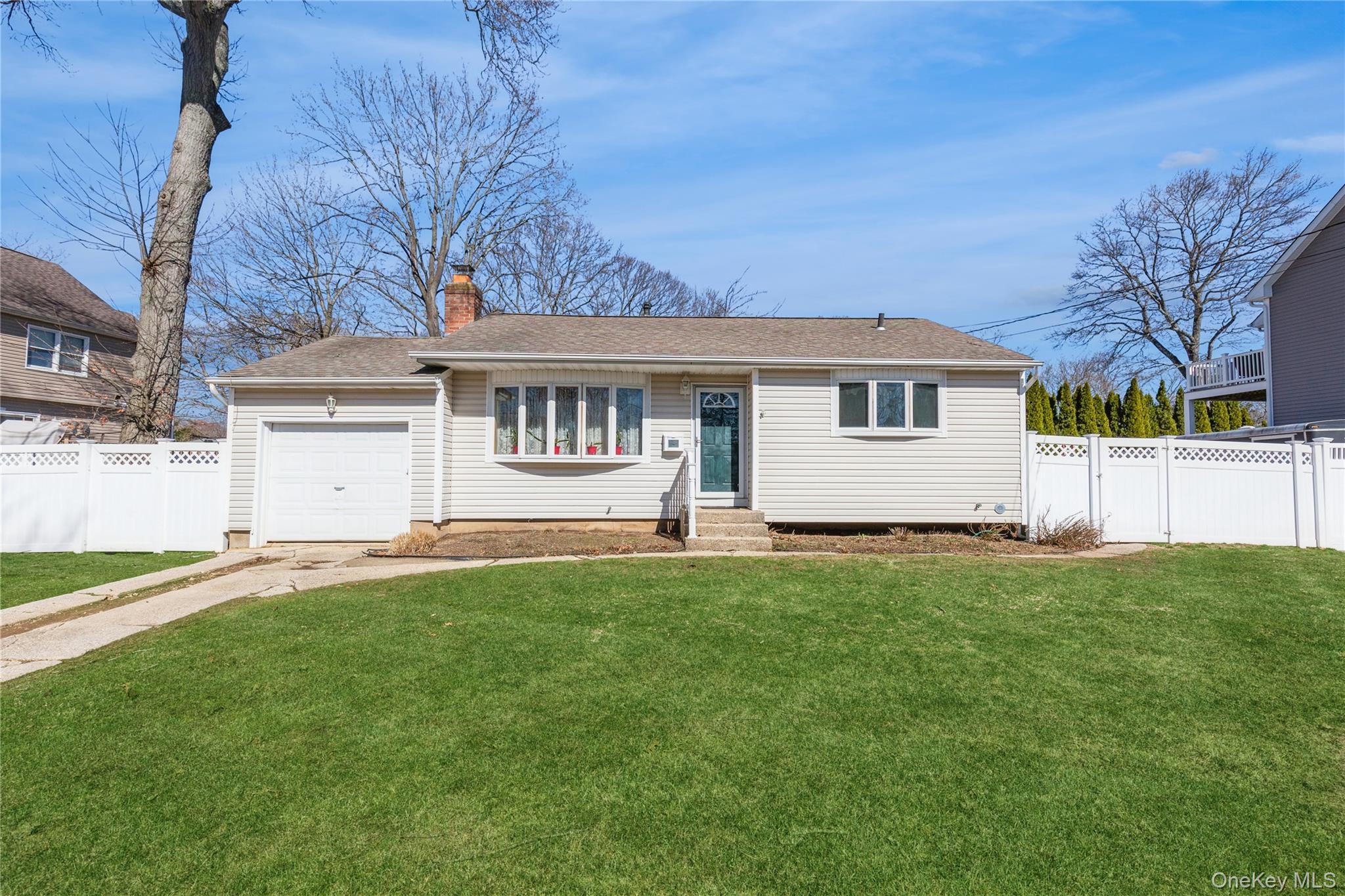 3 Grand Haven Drive, Commack, NY 11725