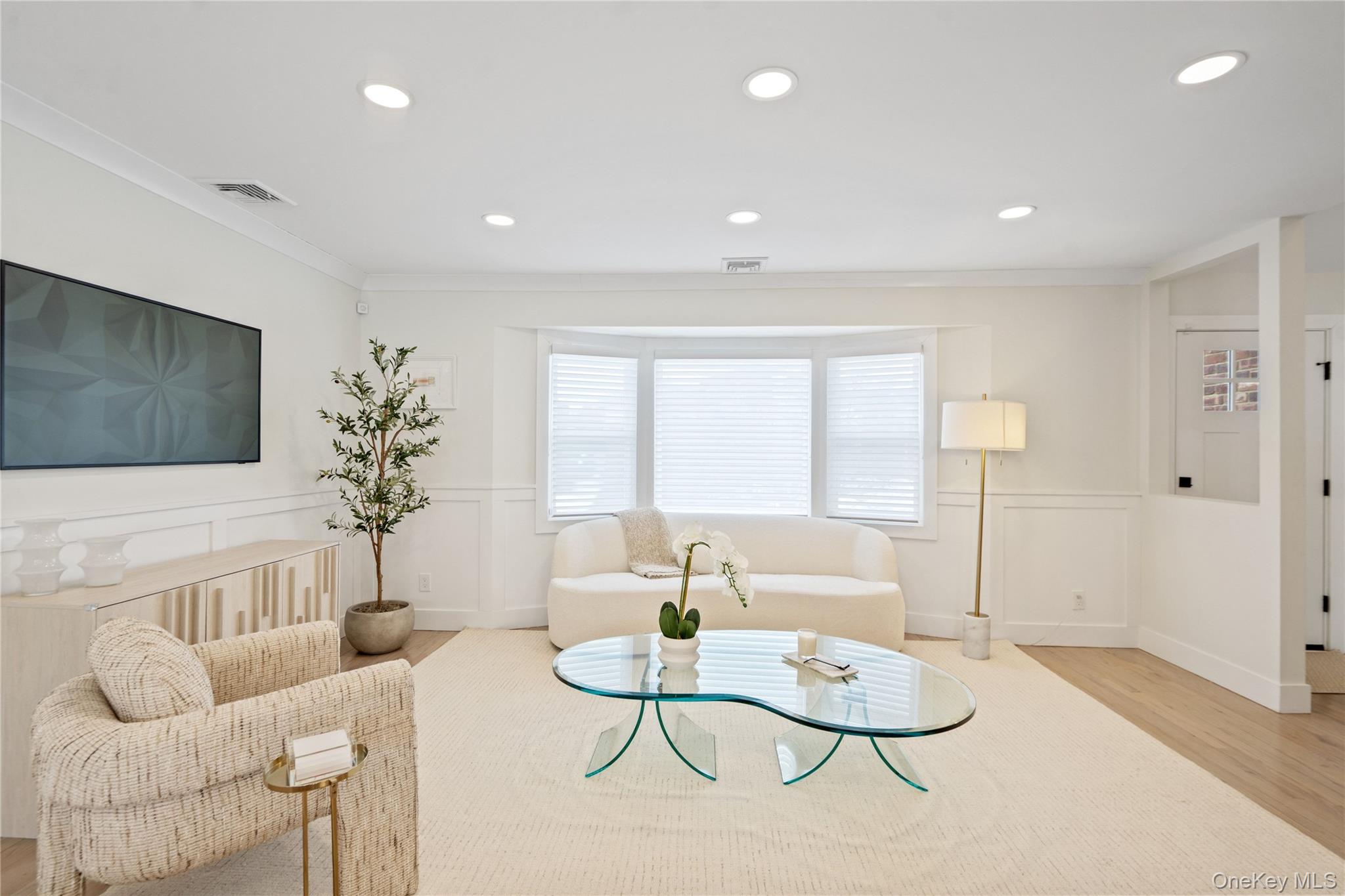 36 Stauber Drive, Plainview, NY 11803