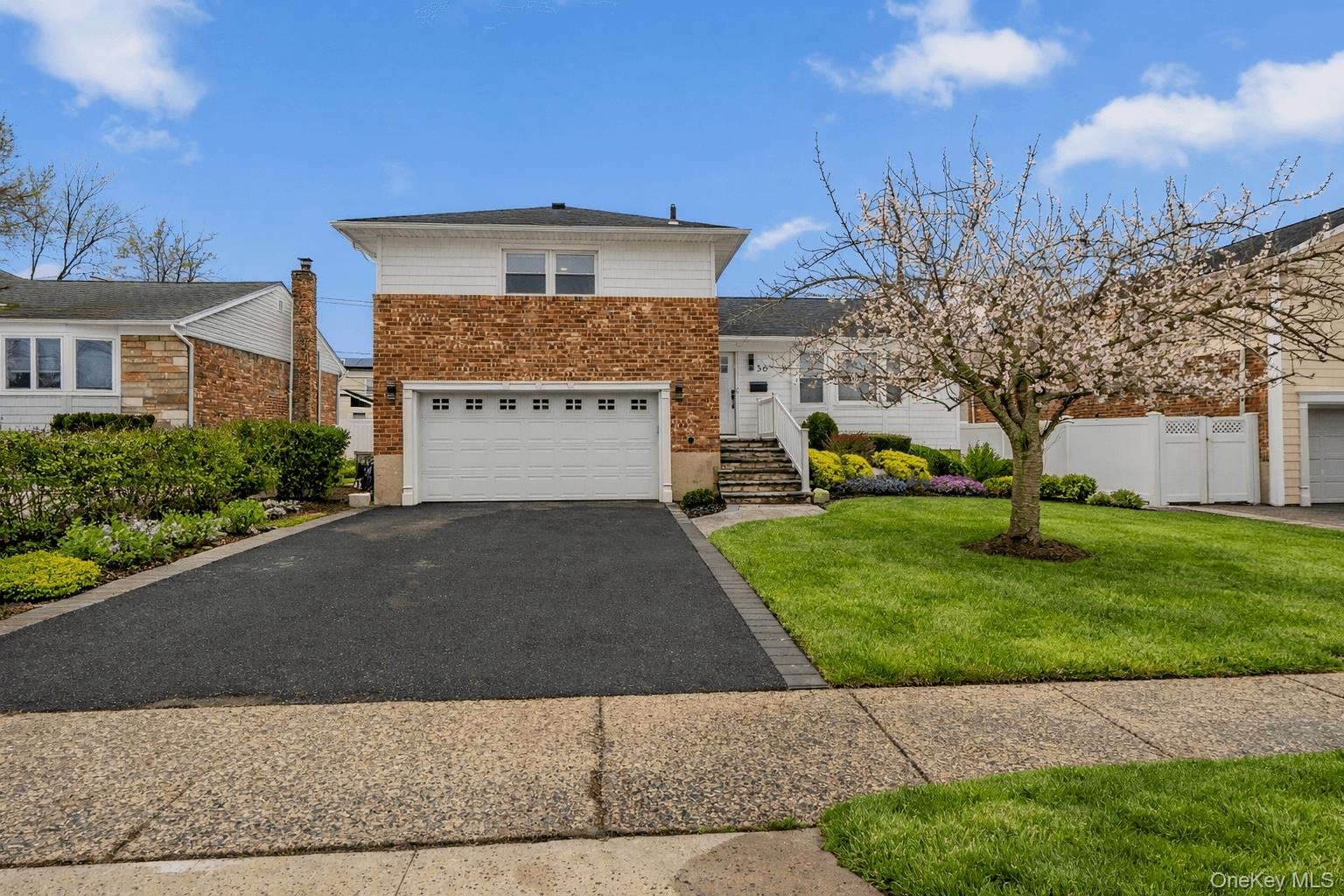 36 Stauber Drive, Plainview, NY 11803