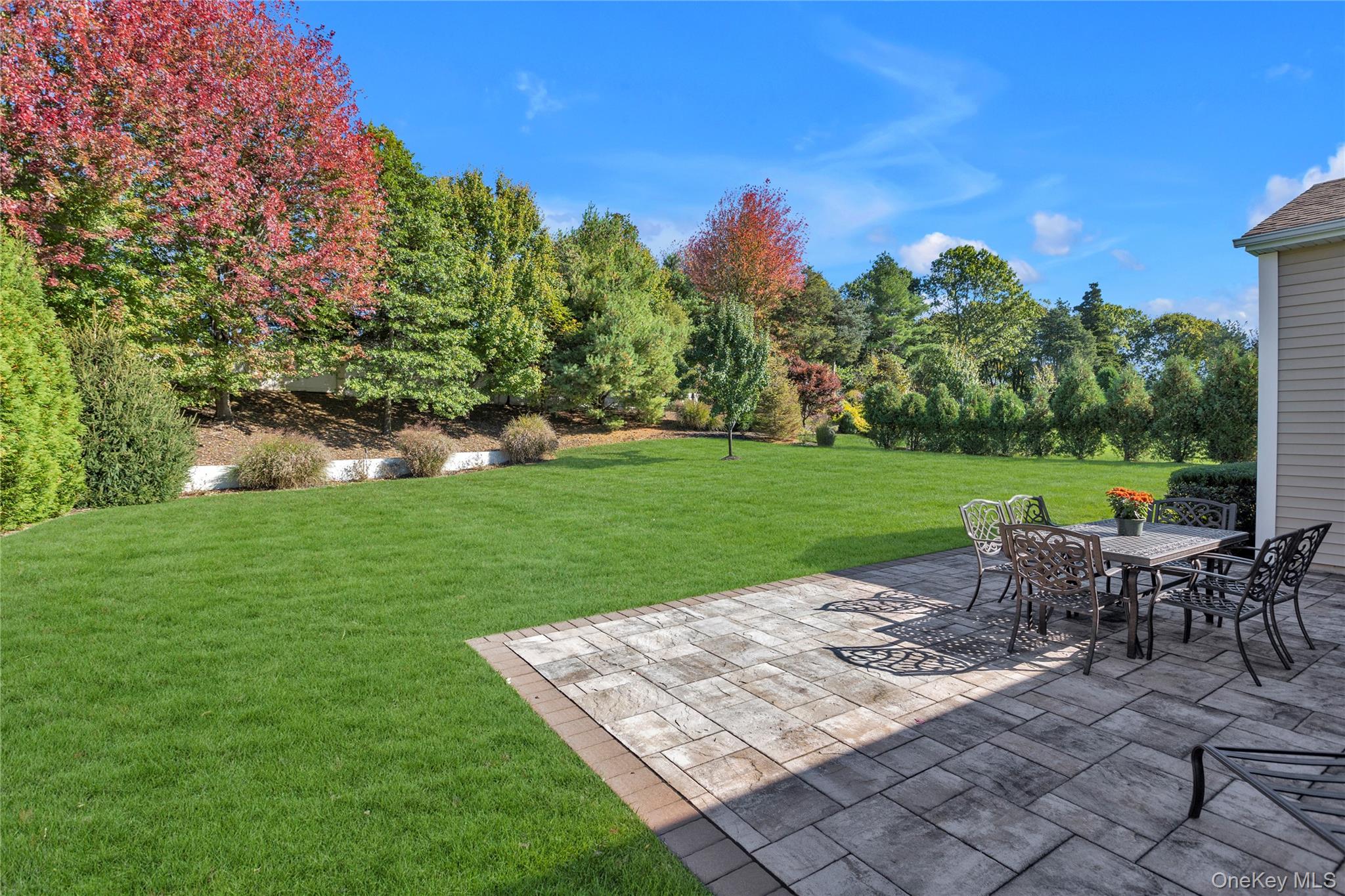 39 Hamlet Woods Drive, Saint James, NY 11780