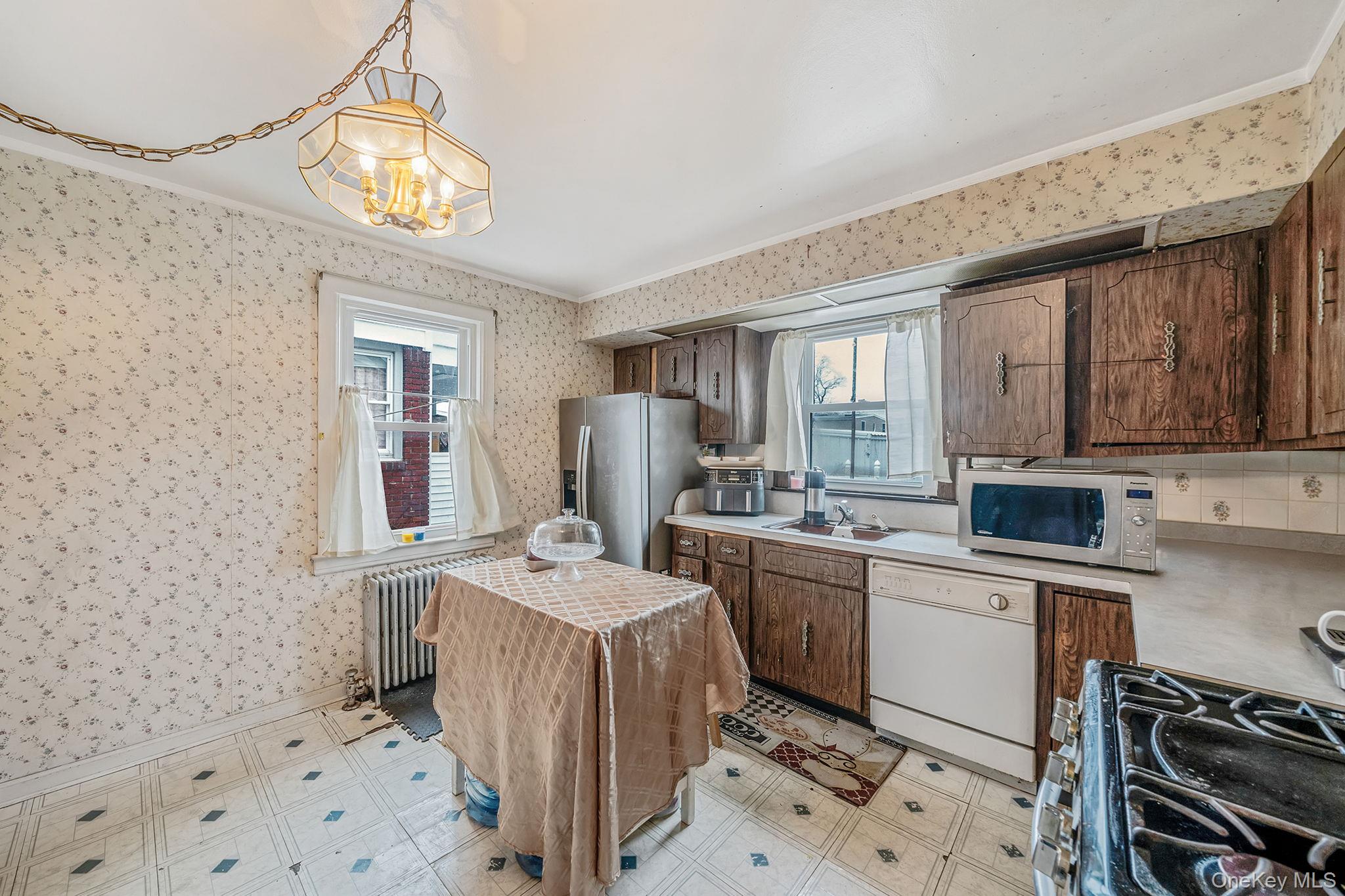 12 Edna Court, Valley Stream, NY 11580