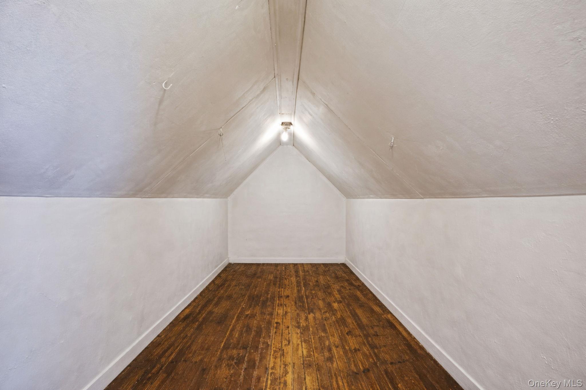 12 Edna Court, Valley Stream, NY 11580