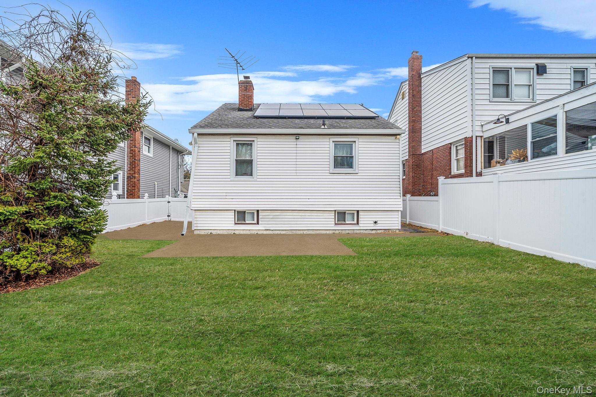 12 Edna Court, Valley Stream, NY 11580