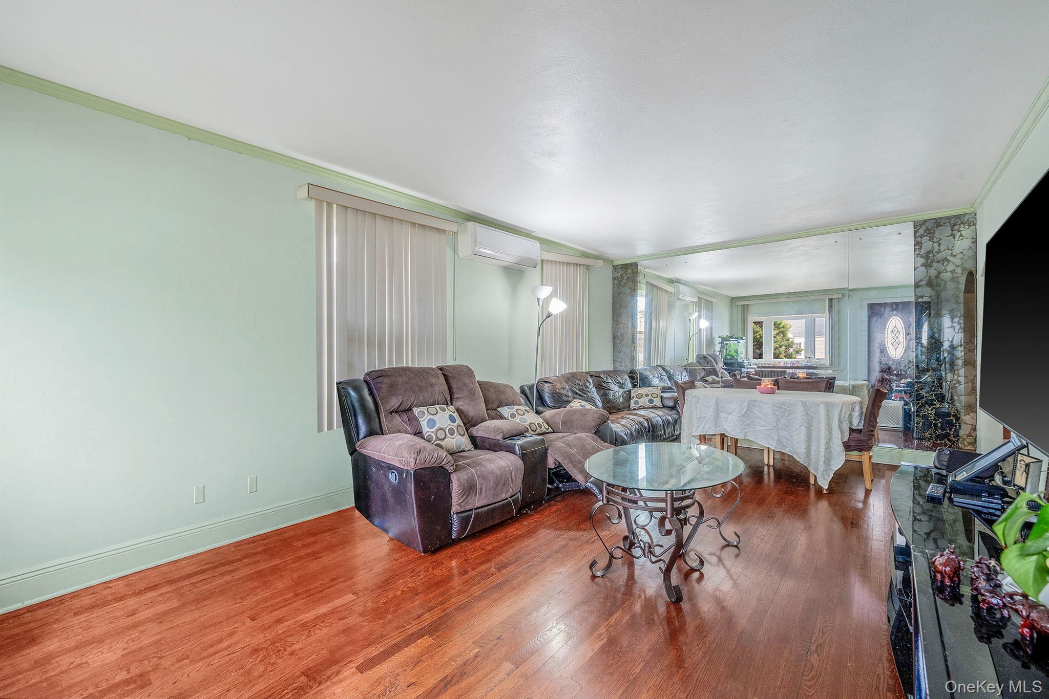 12 Edna Court, Valley Stream, NY 11580