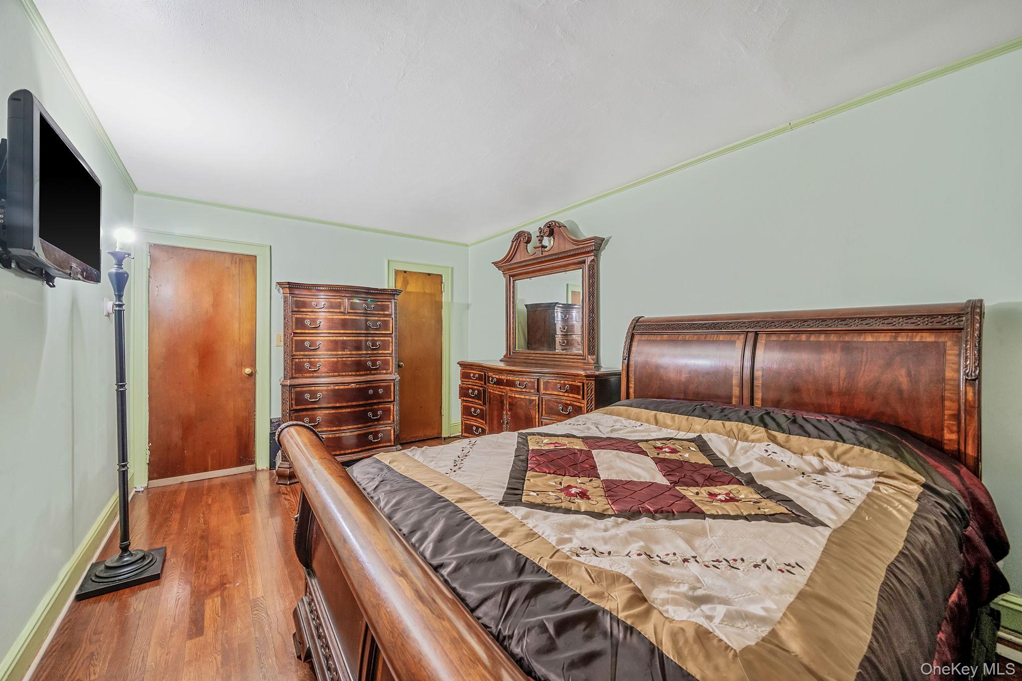 12 Edna Court, Valley Stream, NY 11580