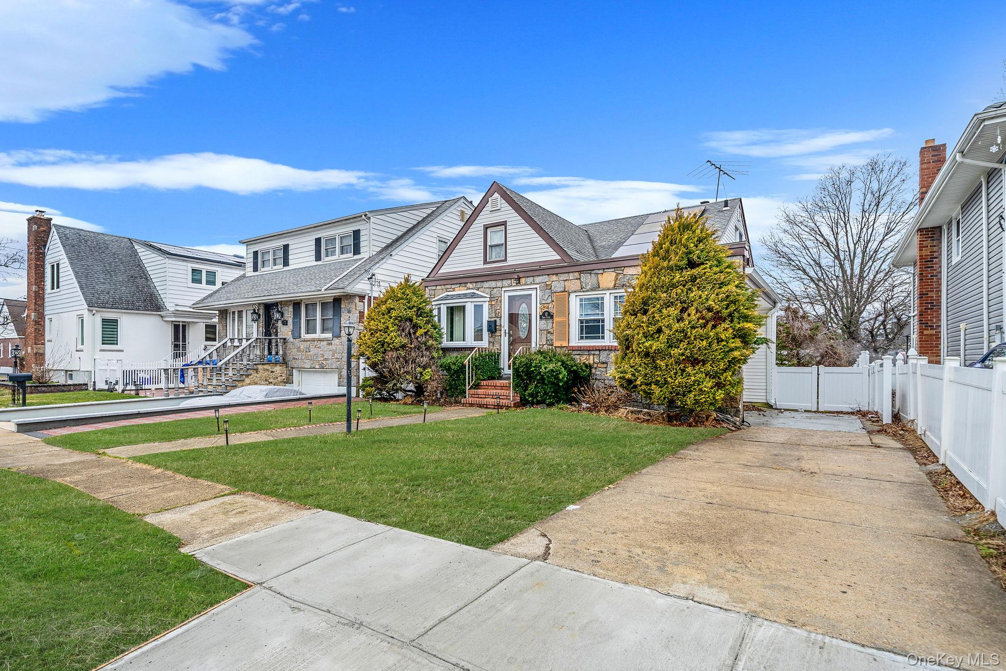 12 Edna Court, Valley Stream, NY 11580