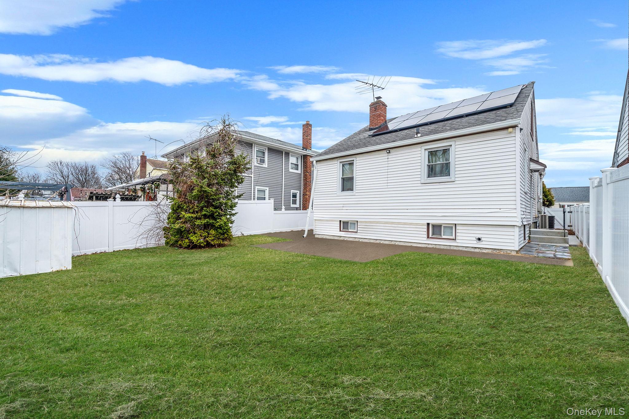 12 Edna Court, Valley Stream, NY 11580