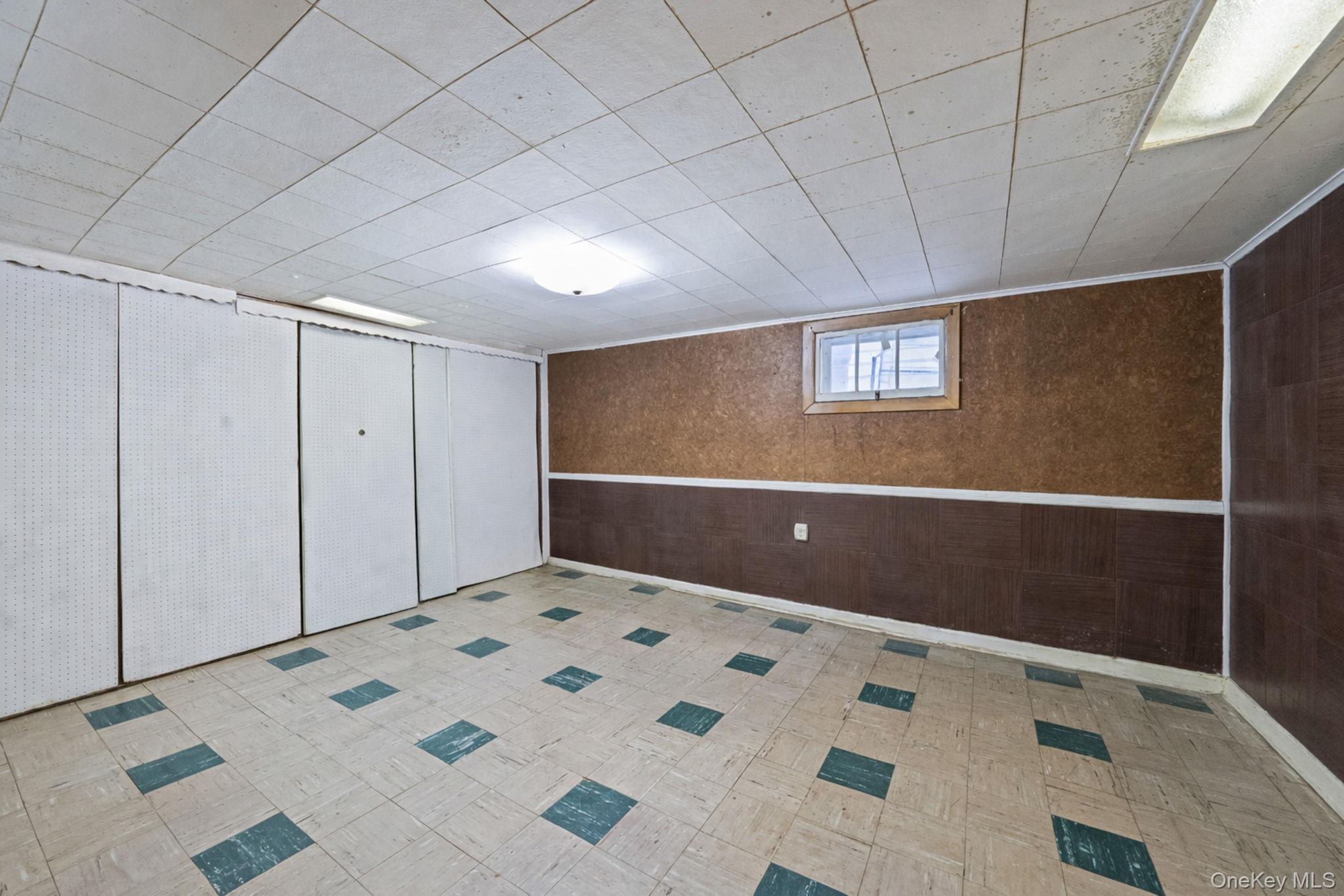 12 Edna Court, Valley Stream, NY 11580