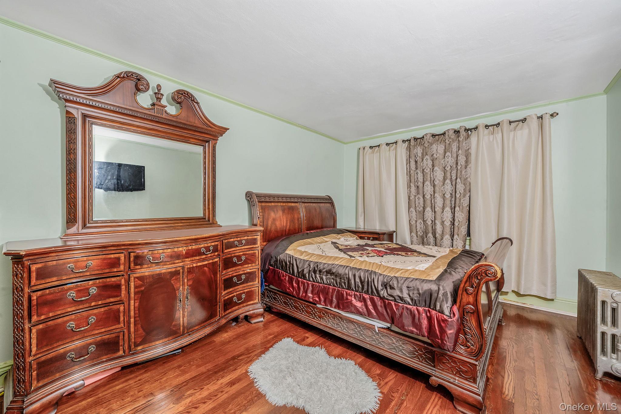 12 Edna Court, Valley Stream, NY 11580