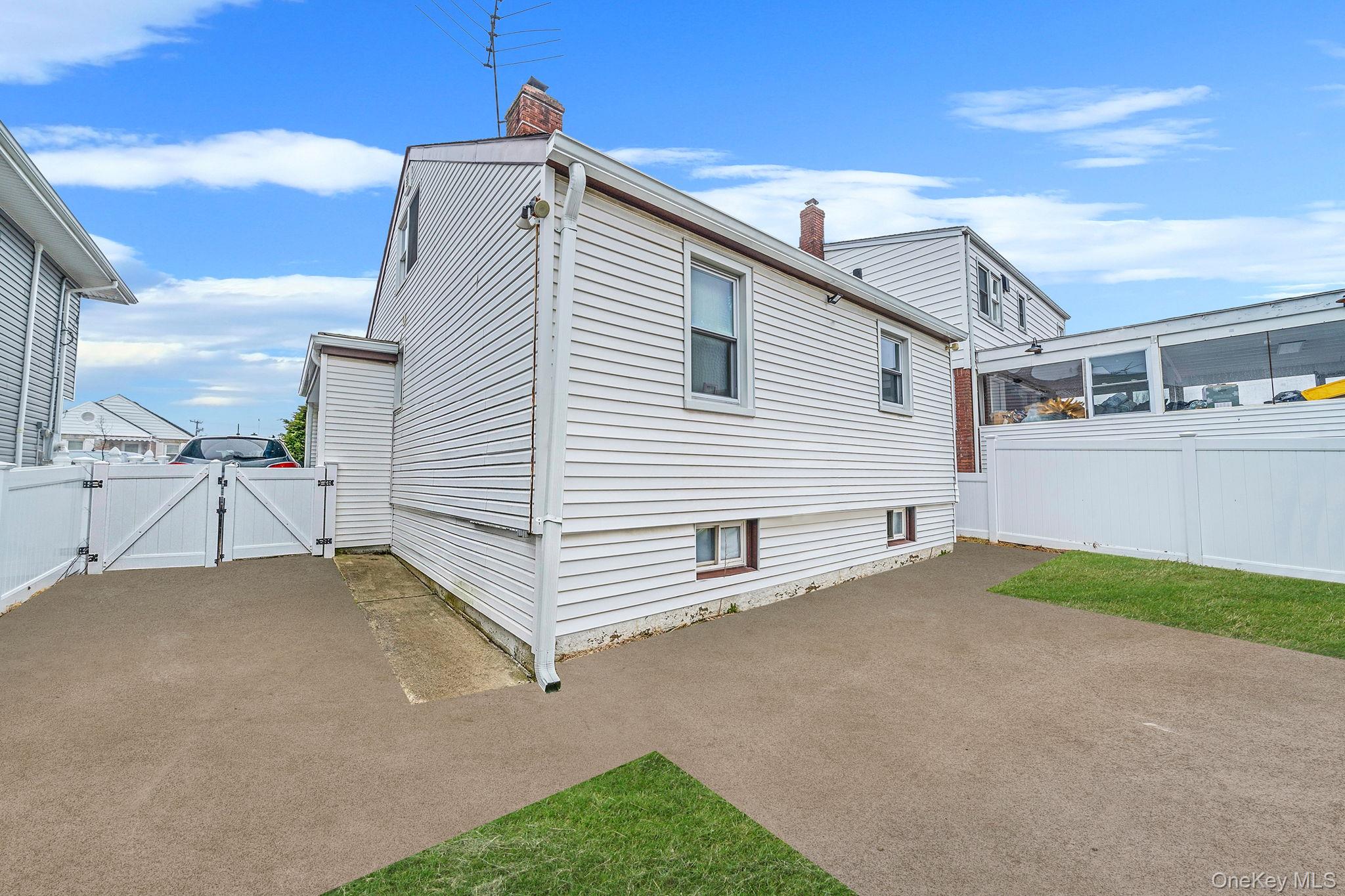 12 Edna Court, Valley Stream, NY 11580