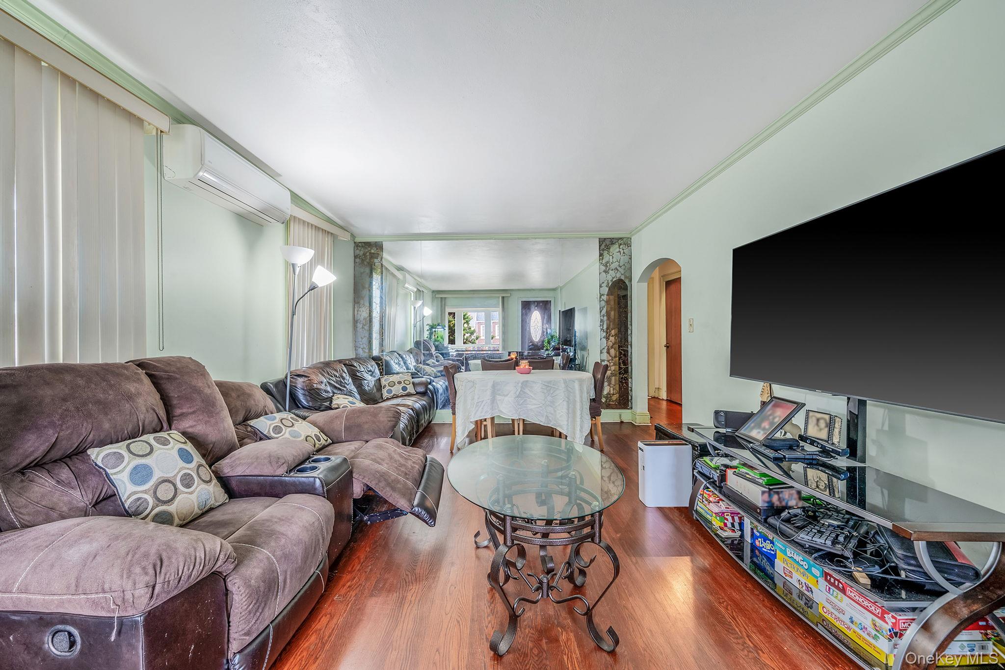 12 Edna Court, Valley Stream, NY 11580