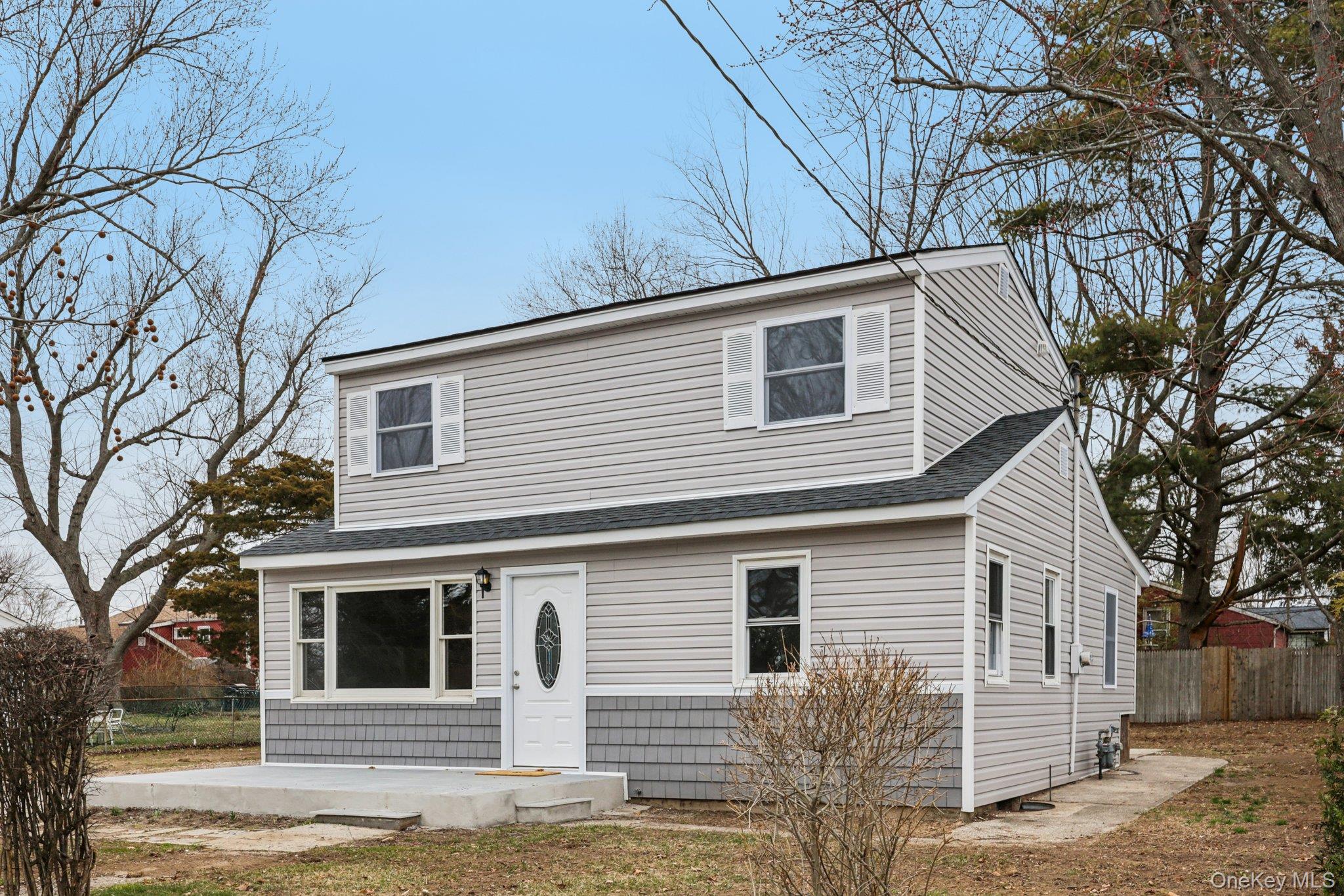 33 E Cherry Street, Central Islip, NY 11722