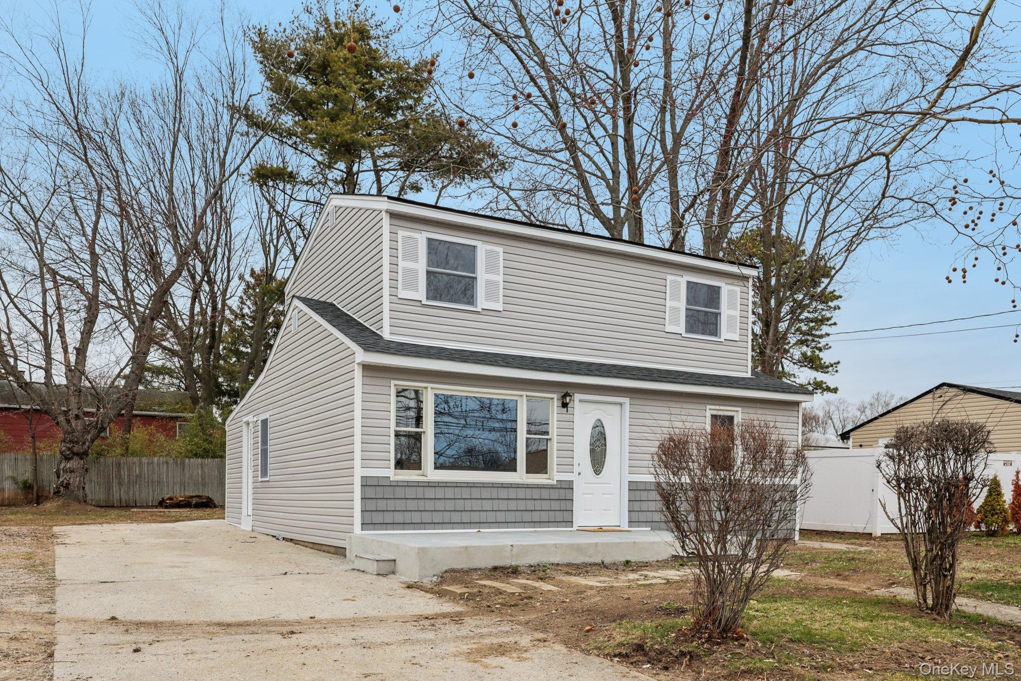 33 E Cherry Street, Central Islip, NY 11722