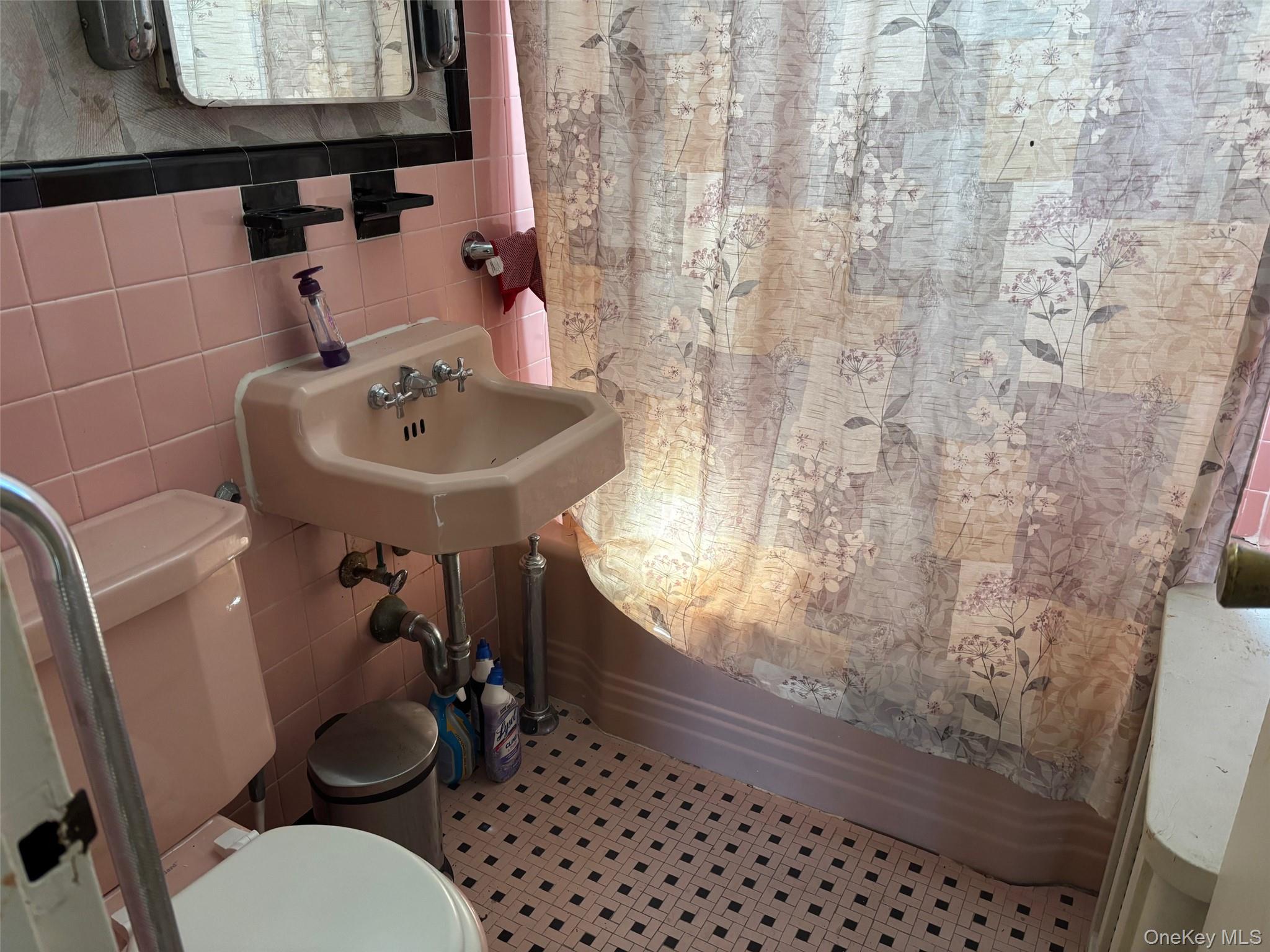 12212 6th Avenue, College Point, NY 11356