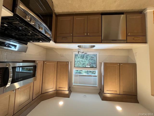 42 Sintsink Drive E # 4, Port Washington, NY 11050