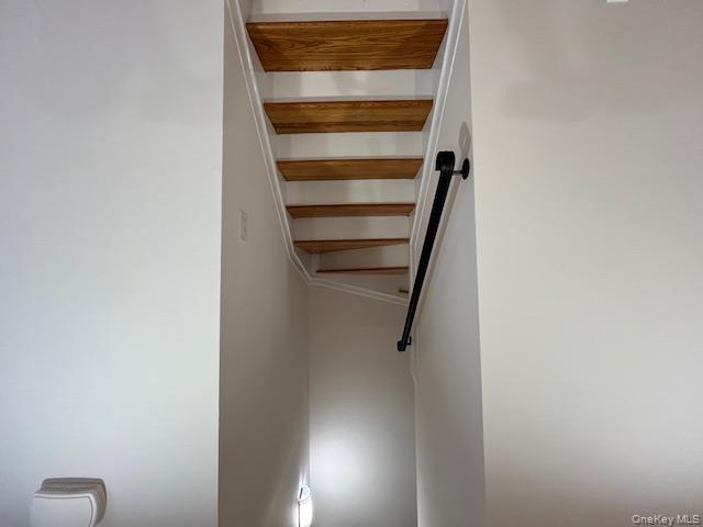 42 Sintsink Drive E # 4, Port Washington, NY 11050