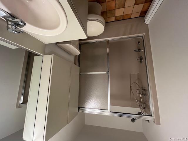 42 Sintsink Drive E # 4, Port Washington, NY 11050