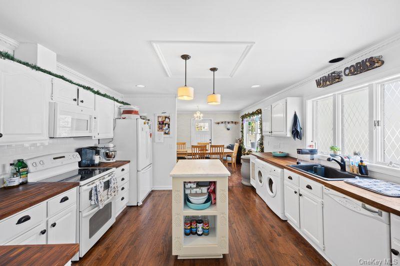 259 Frowein Road, Center Moriches, NY 11934