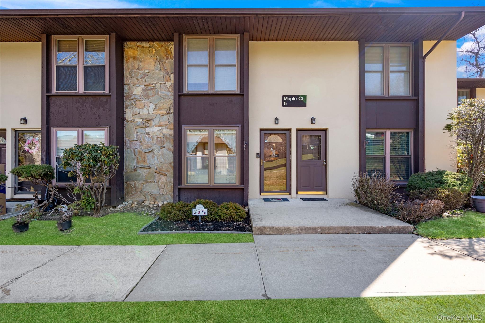 7 Maple Court # 7, Selden, NY 11784