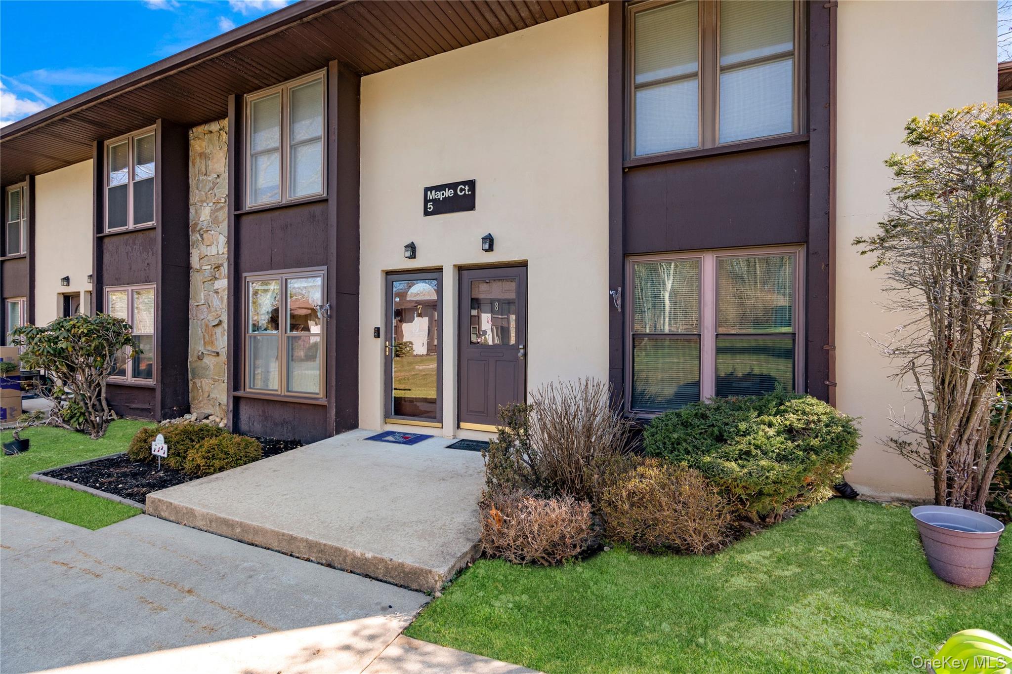 7 Maple Court # 7, Selden, NY 11784