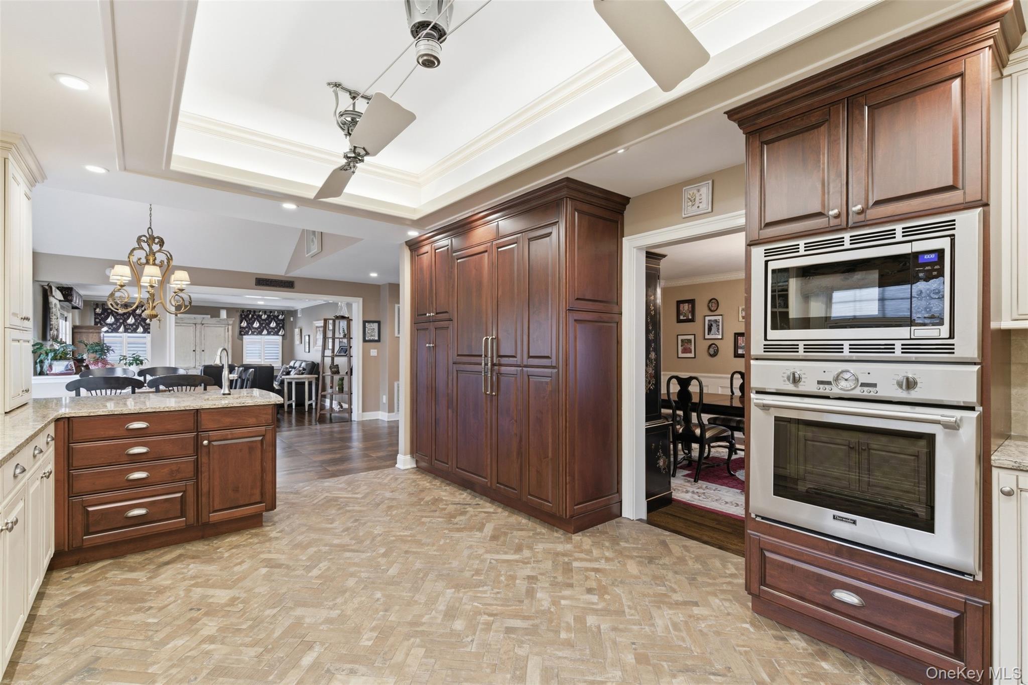 2 Knoll Lane, Glen Head, NY 11545