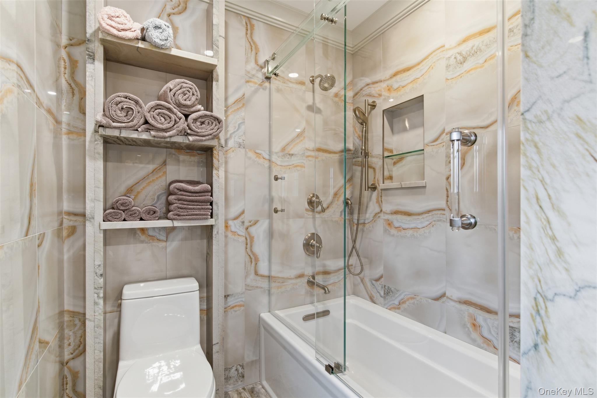 2 Knoll Lane, Glen Head, NY 11545