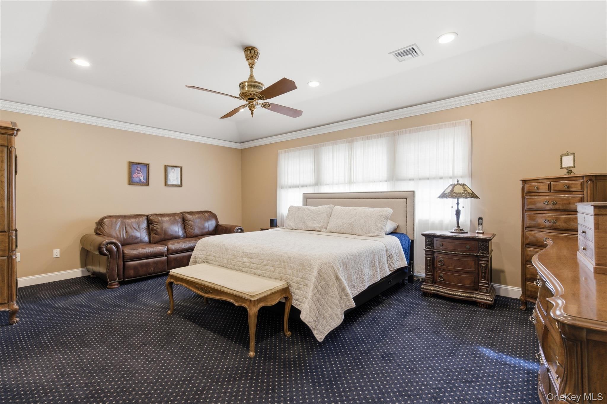 2 Knoll Lane, Glen Head, NY 11545