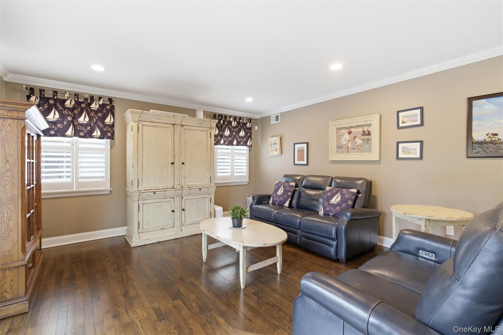 2 Knoll Lane, Glen Head, NY 11545