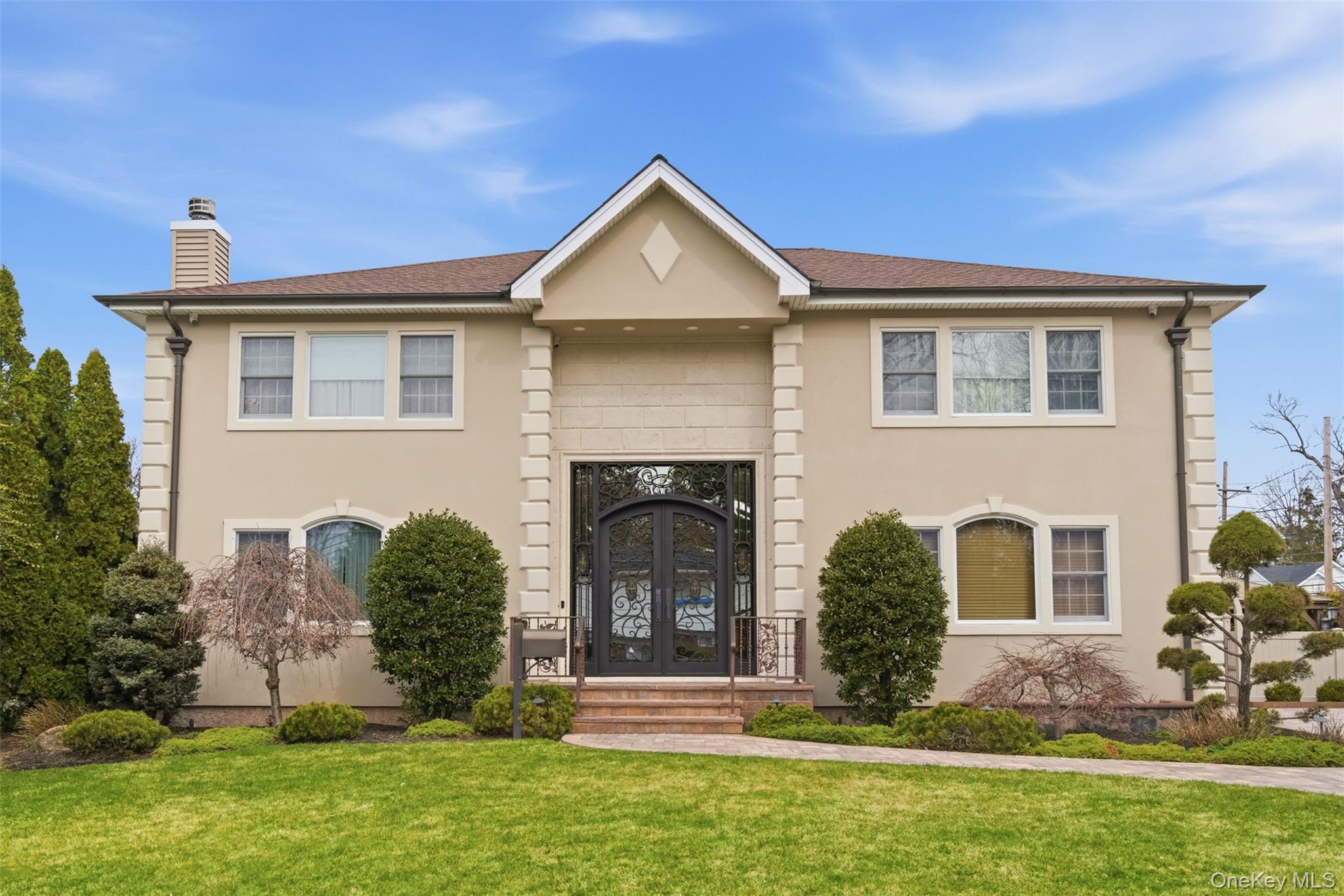 2 Knoll Lane, Glen Head, NY 11545