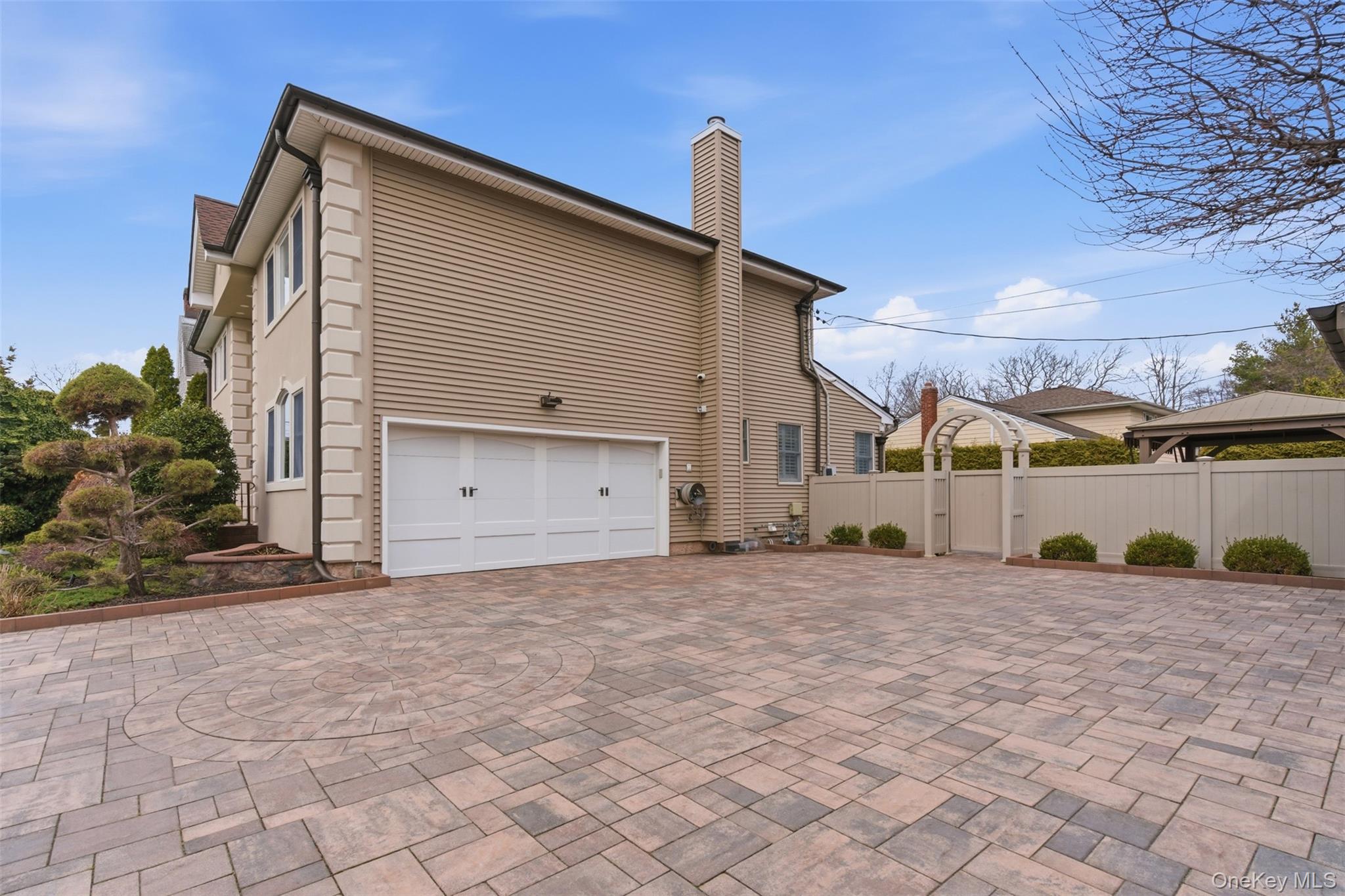 2 Knoll Lane, Glen Head, NY 11545