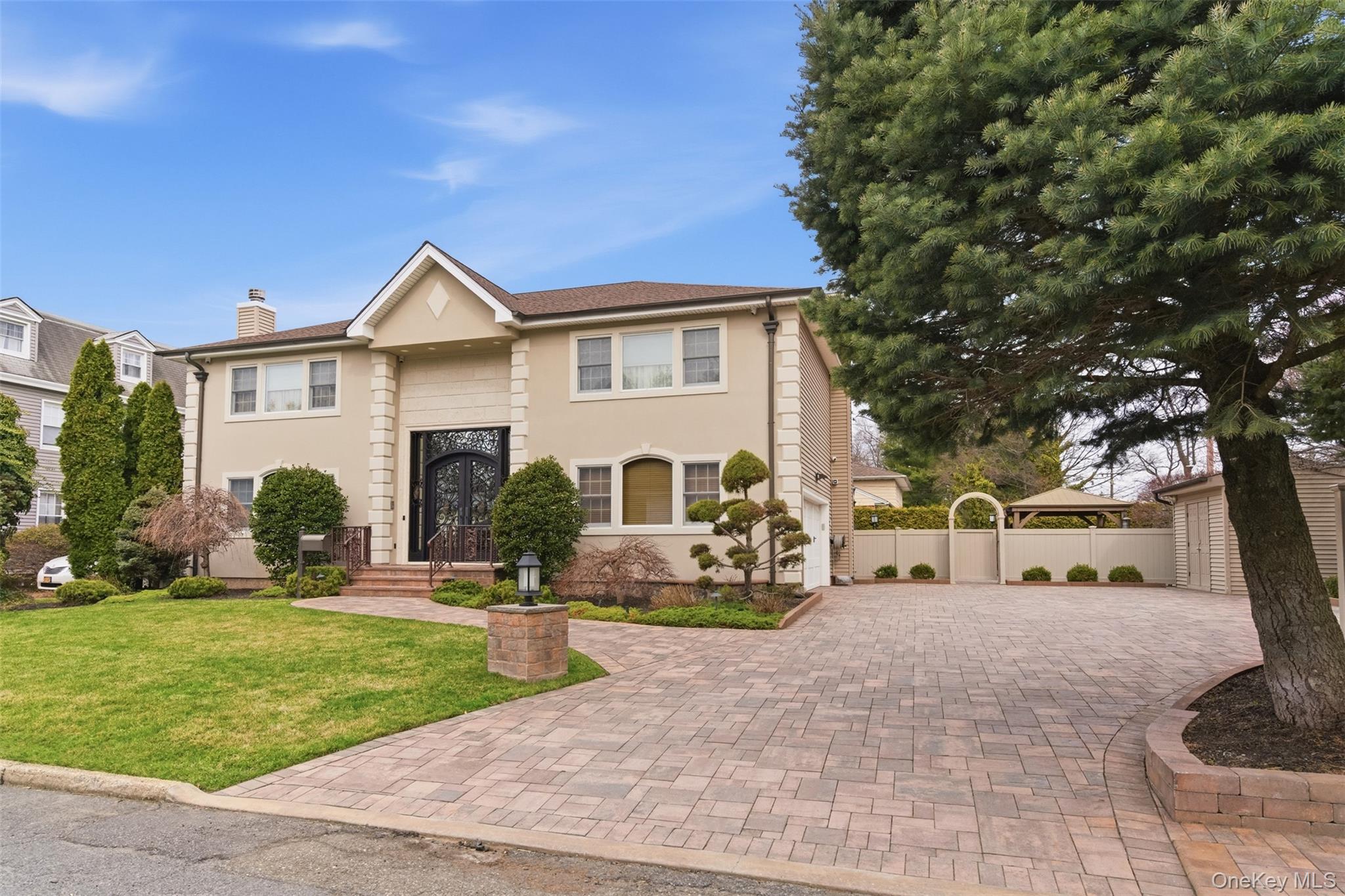 2 Knoll Lane, Glen Head, NY 11545