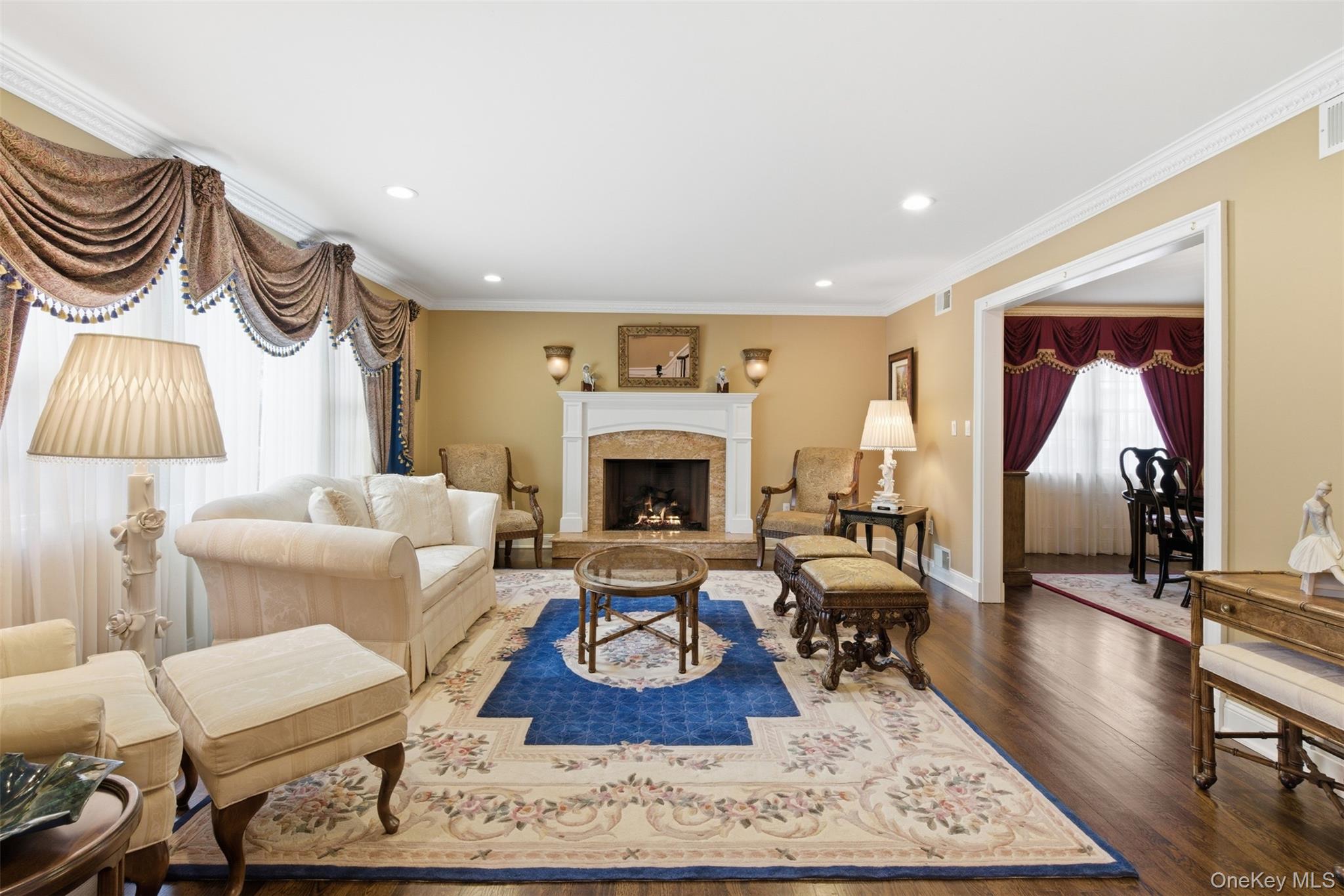 2 Knoll Lane, Glen Head, NY 11545