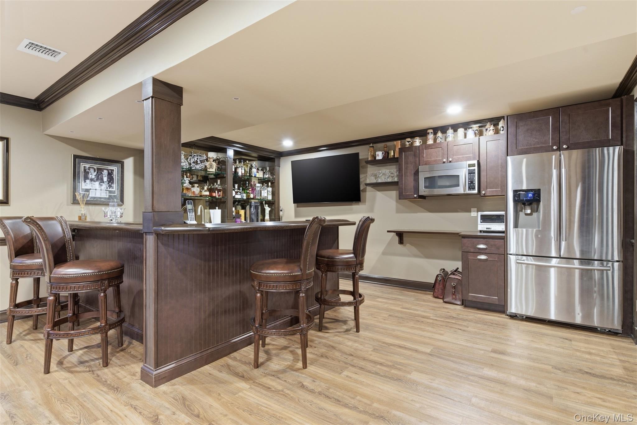 2 Knoll Lane, Glen Head, NY 11545