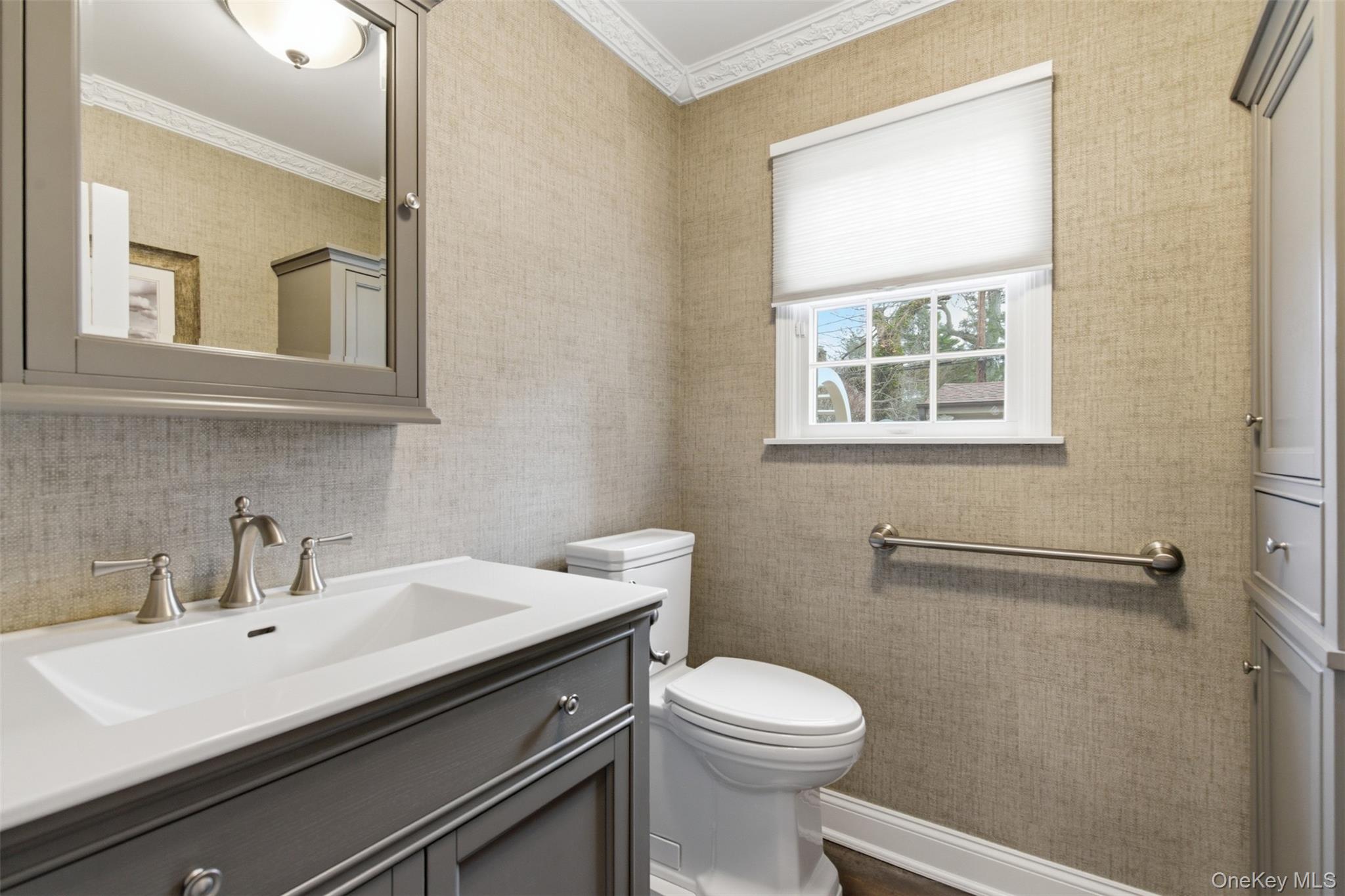 2 Knoll Lane, Glen Head, NY 11545