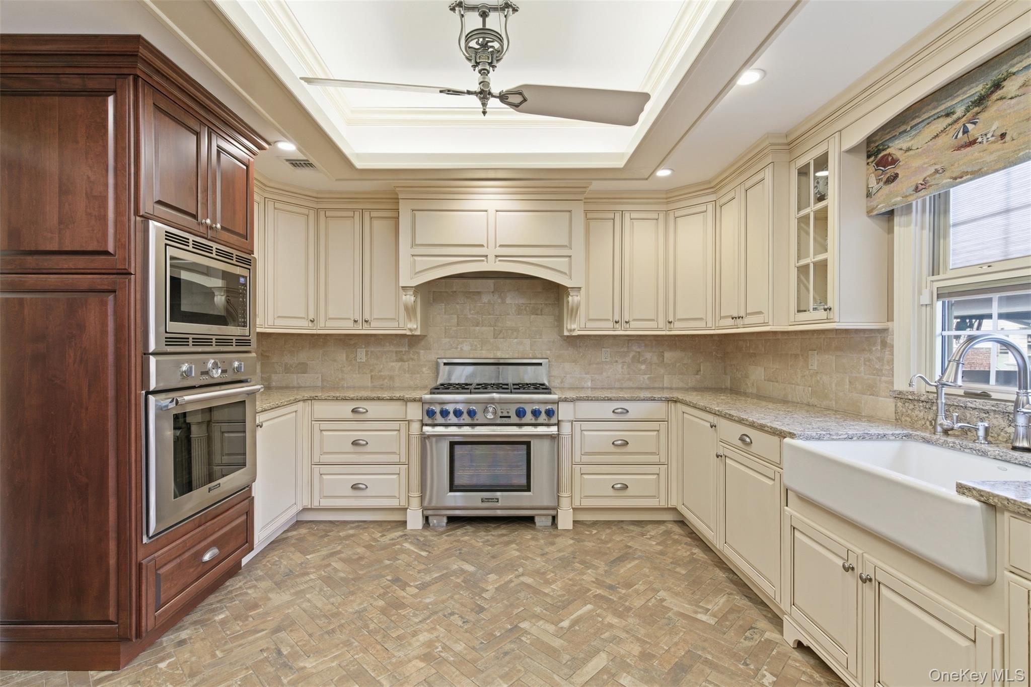 2 Knoll Lane, Glen Head, NY 11545