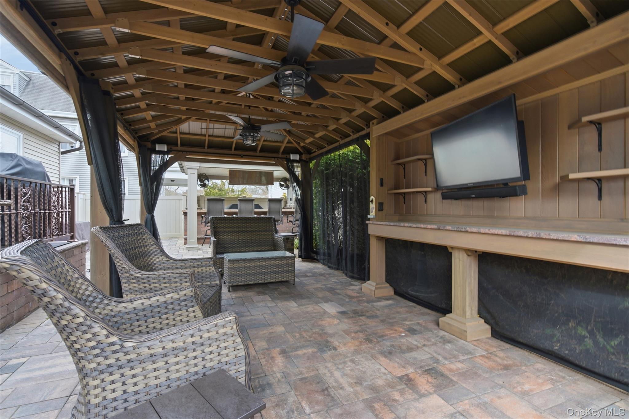 2 Knoll Lane, Glen Head, NY 11545